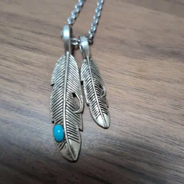 깃털 모티브 터콰이즈 목걸이