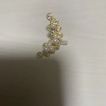 골드 컬러 펄 장식 이어 커프