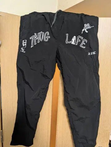 시카리오 카르테 2PAC 타투 나일론 팬츠 바스락