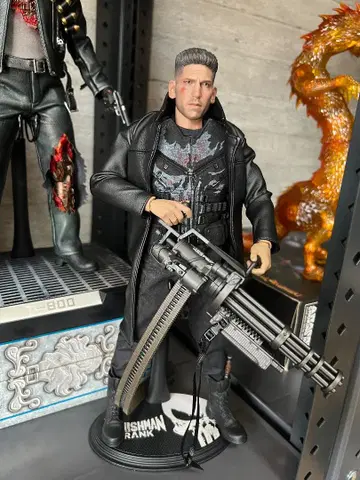 PRESENT TOYS 1/6 PUNISHER HOTTOYS