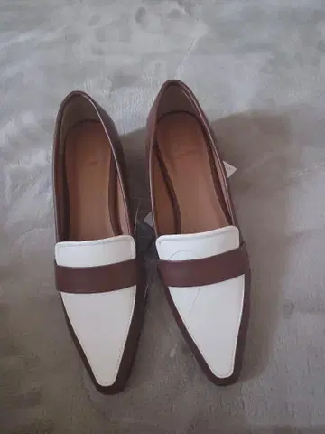 브라운 화이트 스틸레토 펌프스