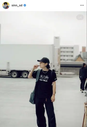 베니랜드 T셔츠 Saucy Dog 이시하라 신야 착용