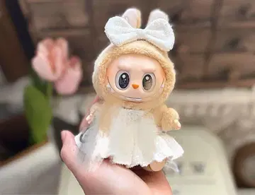 LABUBU 봉제 인형과 화이트 드레스 세트
