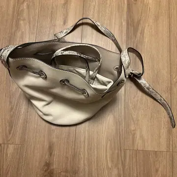 숄더백 스네이크 패턴