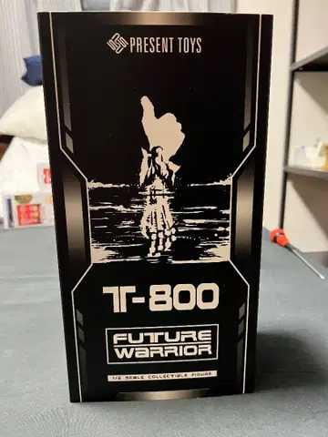 핫토이즈 프레젠츠 토이즈 1/6 터미네이터