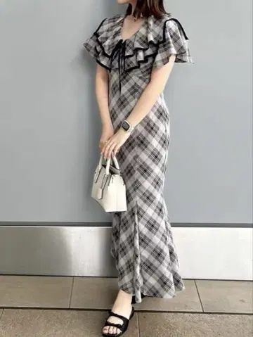 LILIAN CARAT 스퀘어 프릴 머메이드 원피스