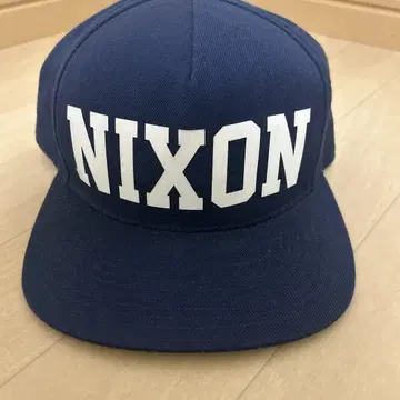 NIXON 네이비 캡
