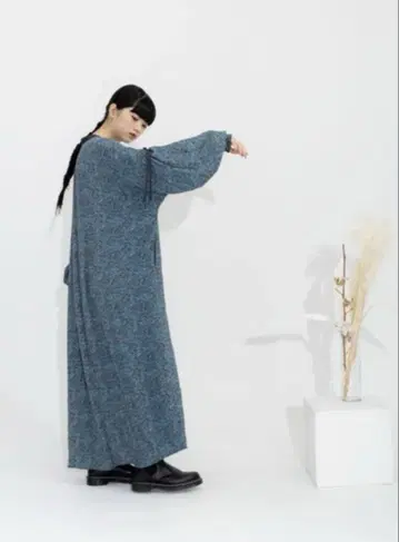 니코앤드 모드 노르딕 숄더 드로스트 원피스