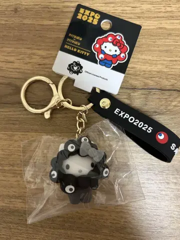 오사카 간사이 박람회 산리오 블랙 미야쿠미야쿠 헬로키티 블랙 키링