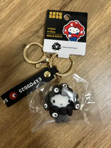 오사카 간사이 만국박람회 산리오 블랙 미야크미야크 헬로키티 블랙 키링