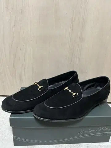 폴페타 스웨이드 비트 로퍼