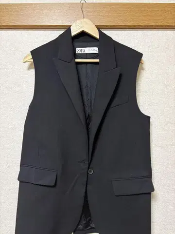 ZARA 블랙 슬리브리스 자켓