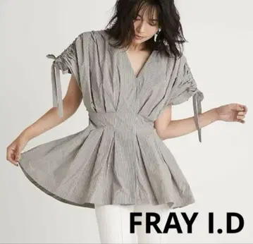 새상품급 FRAY I.D(프레이 아이디) 볼륨 타프타 블라우스