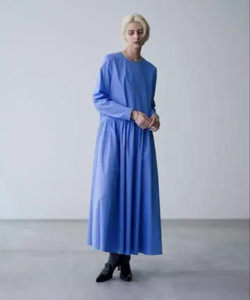 새상품급 에부르 코튼 긴팔 개더 롱 원피스 36 블루