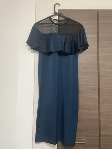 네이비 블루 프릴 오프숄더 드레스