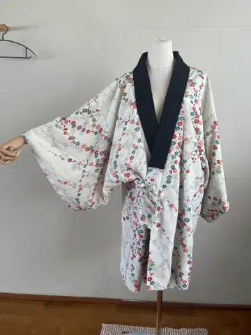 꽃무늬 겉옷 (화이트 베이스, 빨간색, 그린)