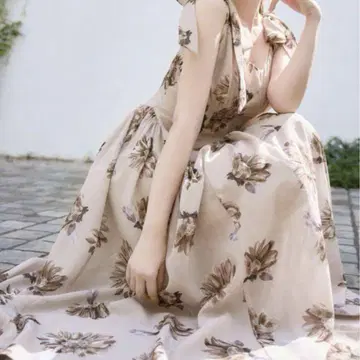 herlipto Sunflower-Printed Midi Dress