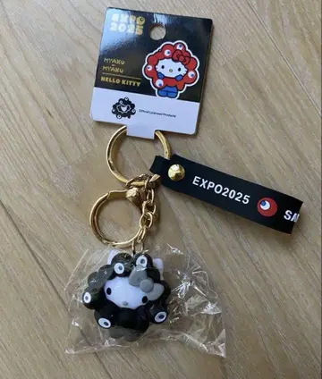 오사카 간사이 박람회 산리오 블랙 미야쿠미야쿠 헬로키티 블랙 키링