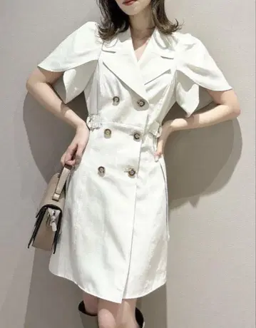 dazzlin 아이보리 더블 브레스트 원피스