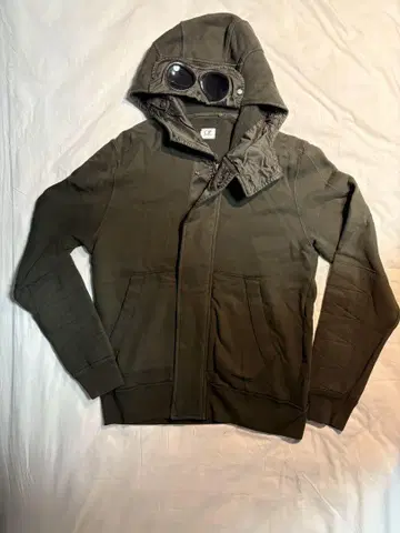 C.P. COMPANY 후드 부착 후드티