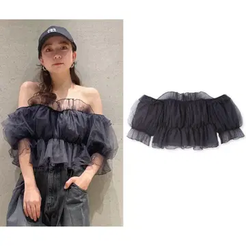 스나이델 볼륨 개더 프릴 오프숄더 블라우스