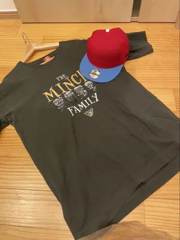 THE MINCE FAMILY 티셔츠와 캡 세트
