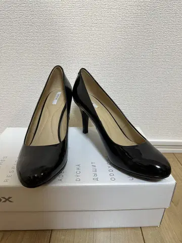 지오엑스 GEOX 에나멜 펌프스 블랙