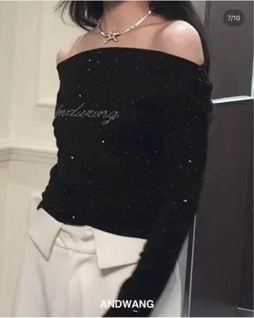 ANDWANG 블랙 오프숄더 T셔츠