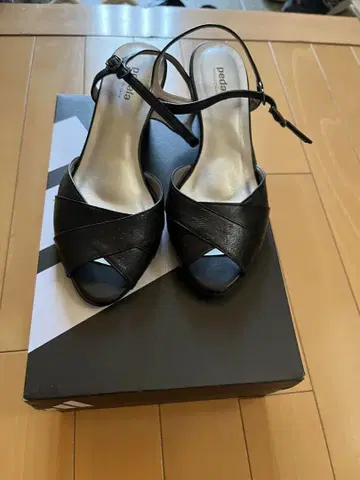 페달라 블랙 오픈토 샌들