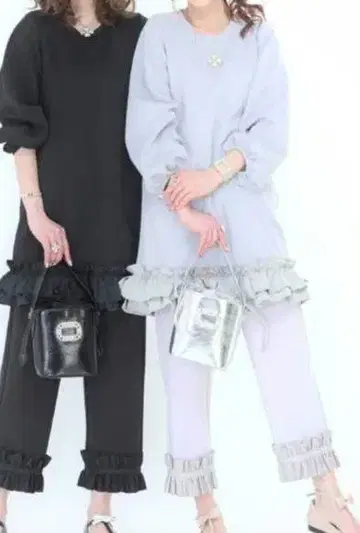 앤드러브 프릴 긴팔 그레이 상의