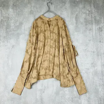 편집 중 블라우스 시어 플라워 베이지 oul
