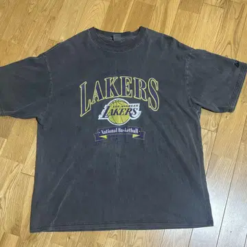 LAKERS 블랙 T셔츠 L 사이즈