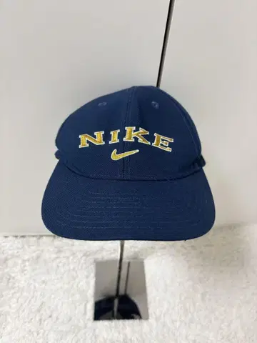 90s NIKE 네이비 골드 캡 로고 자수 스우시 화이트 택