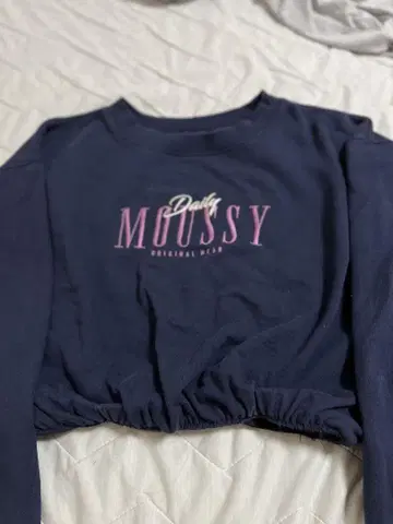 MOUSSY 네이비 크롭 트레이닝복