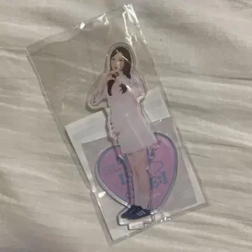 ME:I 아크릴 스탠드 MOMONA