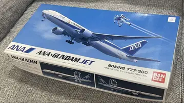 ANA x GUNDAM JET Boeing 777-300