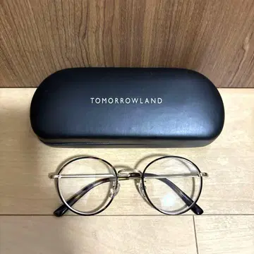 [ TOMORROWLAND ] 멋진 안경