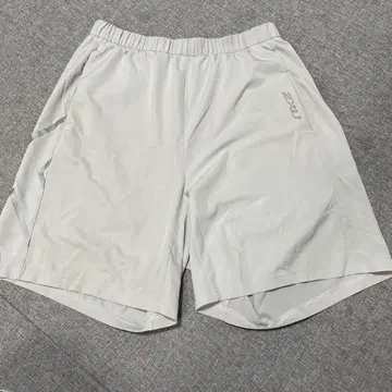 2XU 투타임즈유 화이트 숏팬츠