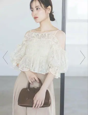 snidel Sustainable 개더 오프숄더 블라우스