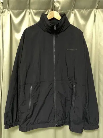 new balance MET24 Packable Light Jacket