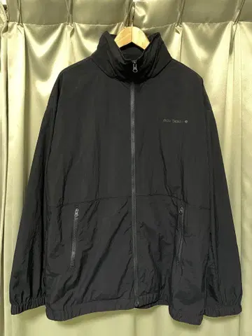 new balance MET24 Packable Light Jacket