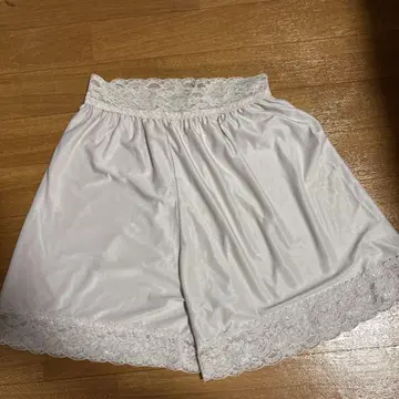 bridal bloom 화이트 숏팬츠 F-1