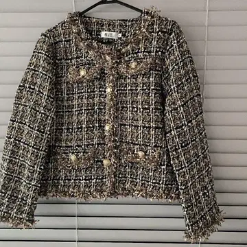 트위드 테일러드 자켓 블랙과 골드 금 배치