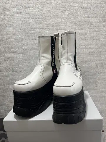 요스케 숏부츠 화이트