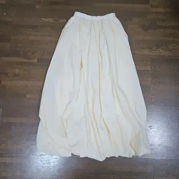 emmi 크림 롱 스커트