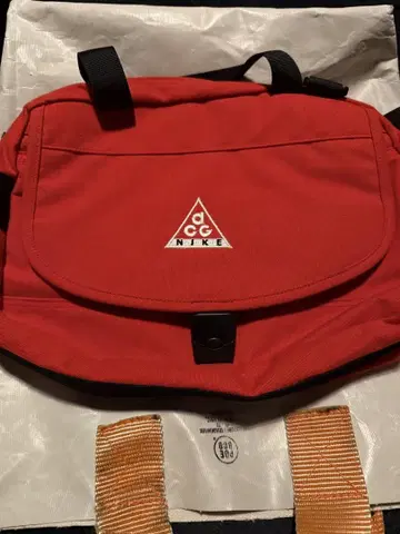 NIKE ACG 바디백 레드