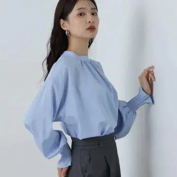 N 내추럴 뷰티 베이직 셔링 커프스 블라우스