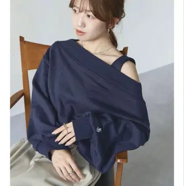 Thevon YUNA 기획 소매 로고 자수 3WAY 원숄더 맨투맨