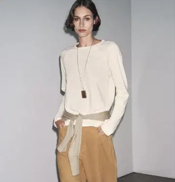[ 미사용 새상품 ] ZARA 자라 크림색 라운드넥 코튼 t셔츠