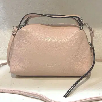 새상품급 GIANNI CHIARINI 알리파 S 숄더백 핑크